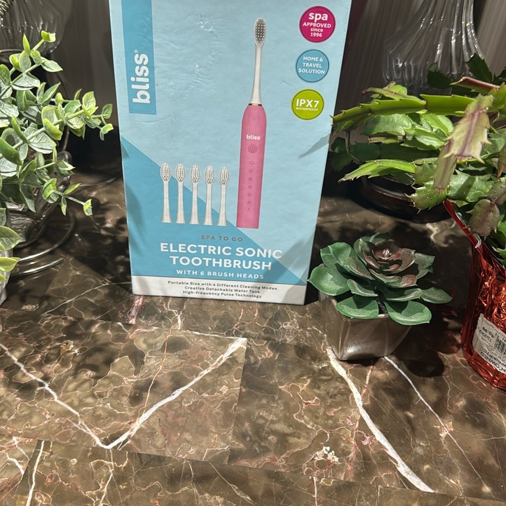 NWOT Bliss Electric Sonic Toothbrush